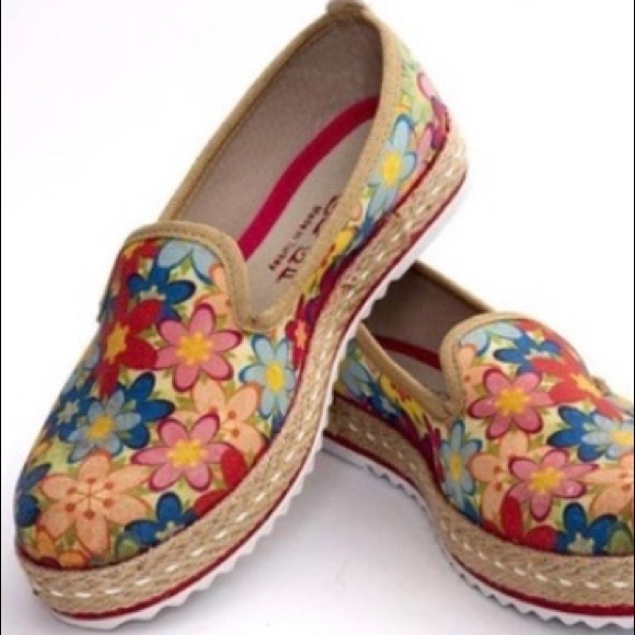 Goby Shoes - GOBY Slip On Flowers Sneakers NWT SZ 7.5